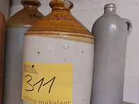 Lot 311 - vintage aardewerk kruiken, 5 stuks - afbeelding 3 van  3