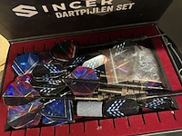 Lot 312 - dartsbord met toebehoren - afbeelding 2 van  3