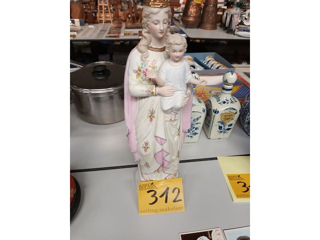 Lot 312 - heiligenbeeld in biscuit - afbeelding 1 van  4