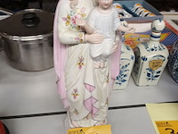 Lot 312 - heiligenbeeld in biscuit - afbeelding 1 van  4