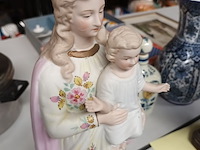 Lot 312 - heiligenbeeld in biscuit - afbeelding 2 van  4