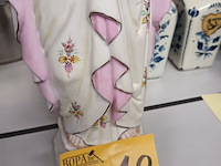 Lot 312 - heiligenbeeld in biscuit - afbeelding 3 van  4