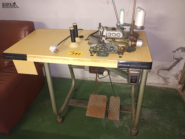 Lot 312 - industriële naaimachine pfaff - afbeelding 1 van  6