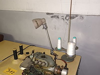 Lot 312 - industriële naaimachine pfaff - afbeelding 2 van  6