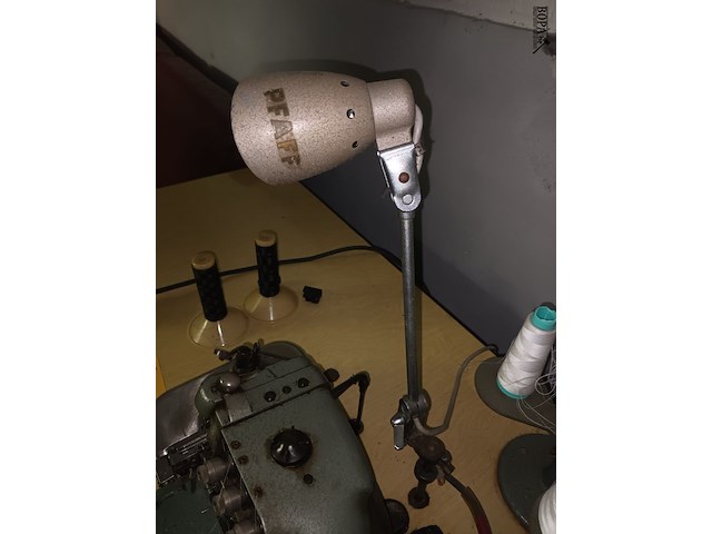 Lot 312 - industriële naaimachine pfaff - afbeelding 3 van  6