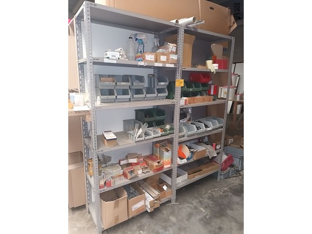 Lot 312 - metalen rek met inhoud. 2 stuks - afbeelding 1 van  6