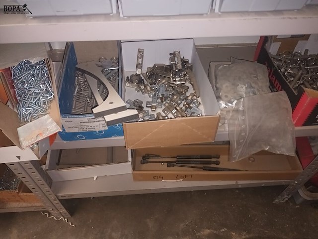 Lot 312 - metalen rek met inhoud. 2 stuks - afbeelding 6 van  6