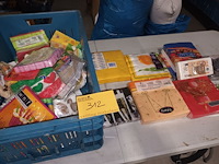 Lot 312 - pakjes servetten. 29 stuks - afbeelding 1 van  3