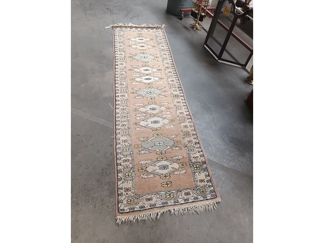Lot 312 - perzisch tapijt - afbeelding 1 van  4