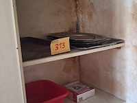 Lot 313 - diversen. inhoud kast - afbeelding 1 van  1