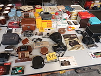 Lot 313 - fototoestellen en filmcamera’s. 10 stuks