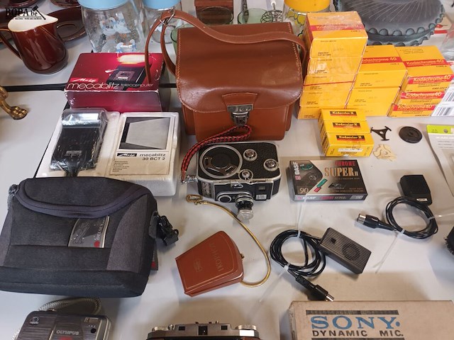 Lot 313 - fototoestellen en filmcamera’s. 10 stuks - afbeelding 2 van  9