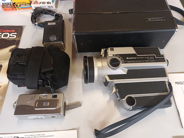 Lot 313 - fototoestellen en filmcamera’s. 10 stuks - afbeelding 8 van  9