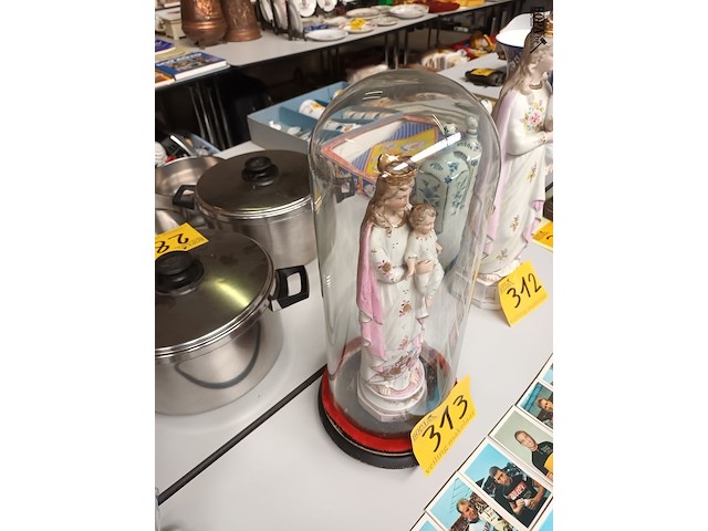 Lot 313 - globe met maria - afbeelding 3 van  3