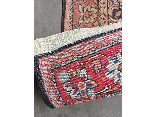 Lot 313 - handgeknoopt perzisch tapijt - afbeelding 4 van  5