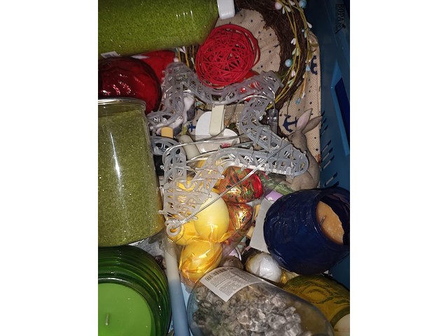 Lot 313 - kaarsen, sierzand en decoratie - afbeelding 3 van  3