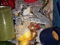 Lot 313 - kaarsen, sierzand en decoratie - afbeelding 3 van  3