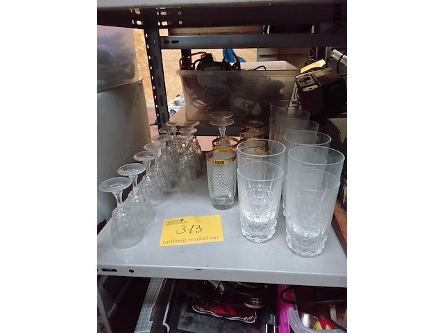 Lot 313 - lot vintage glazen diverse - afbeelding 1 van  2