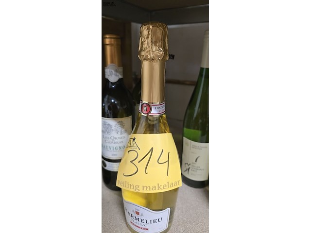 Lot 314 - witte wijnen 7 flessen - afbeelding 5 van  7