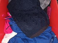 Lot 315 - kledij en tafellaken. 19 stuks - afbeelding 5 van  5