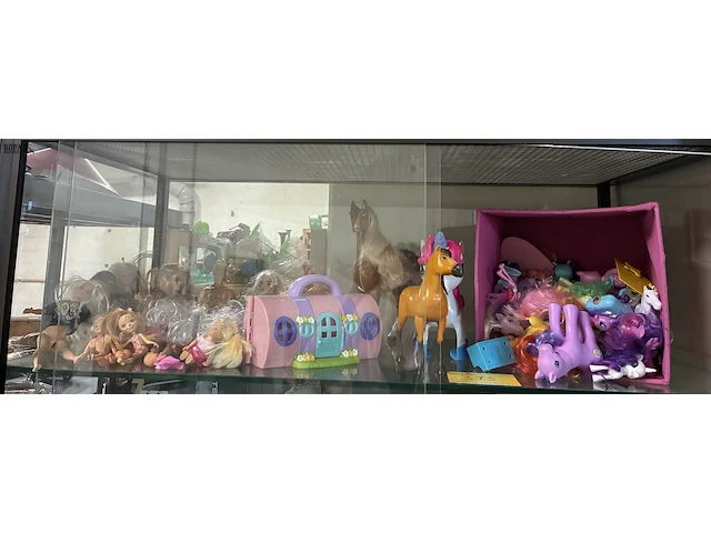 Lot 315 - lot barbie en my little pony - afbeelding 1 van  3