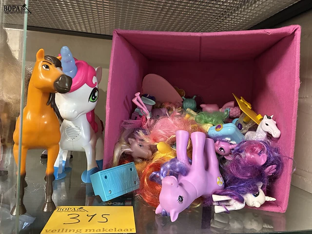 Lot 315 - lot barbie en my little pony - afbeelding 2 van  3