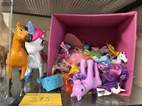 Lot 315 - lot barbie en my little pony - afbeelding 2 van  3