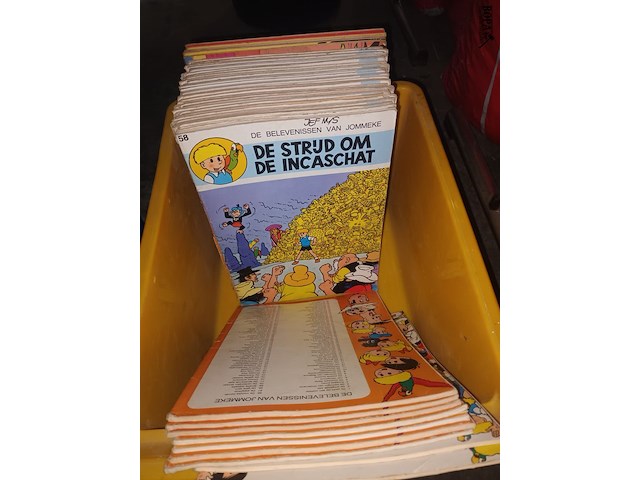 Lot 315 - strips jommeke. 49 stuks - afbeelding 2 van  3