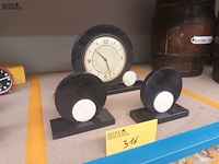 Lot 316 - art deco schouwklok