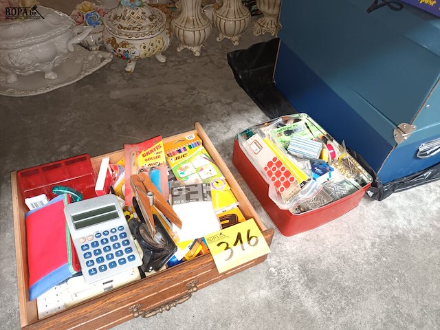 Lot 316 - kantoormateriaal - afbeelding 1 van  5