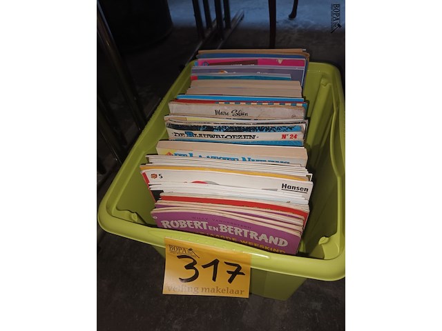 Lot 317 - diverse strips. 60 stuks - afbeelding 1 van  3