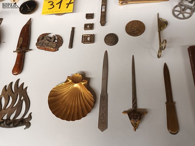 Lot 317 - koperwerk. 75 stuks - afbeelding 9 van  9