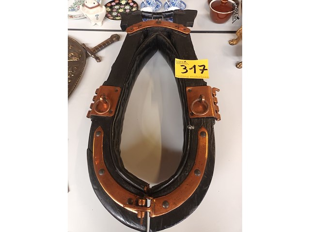 Lot 317 - paardengareel - afbeelding 1 van  4