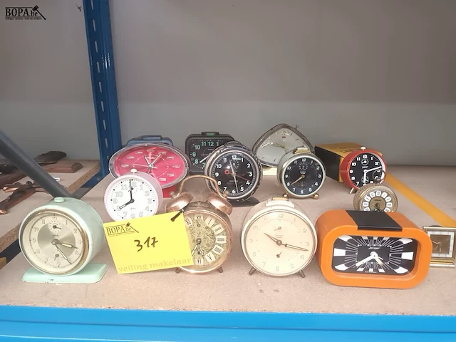 Lot 317 - vintage wekkers. 14 stuks - afbeelding 1 van  5