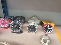 Lot 317 - vintage wekkers. 14 stuks - afbeelding 2 van  5