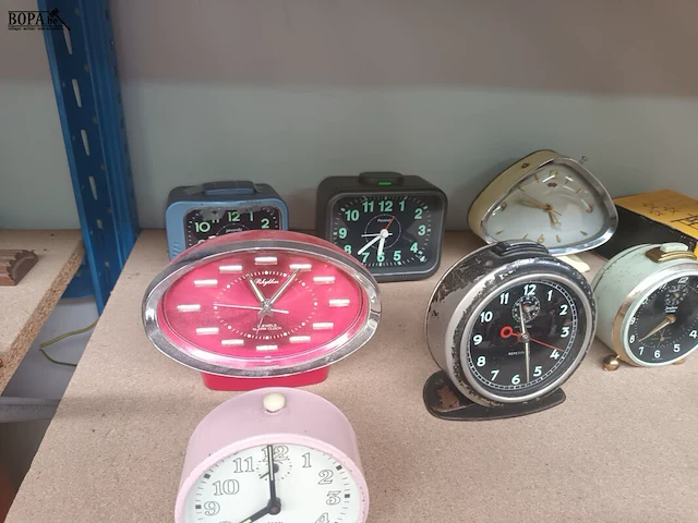 Lot 317 - vintage wekkers. 14 stuks - afbeelding 3 van  5