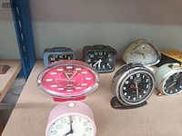 Lot 317 - vintage wekkers. 14 stuks - afbeelding 3 van  5