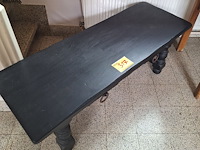 Lot 317 - zwarte houten salontafel - afbeelding 1 van  2