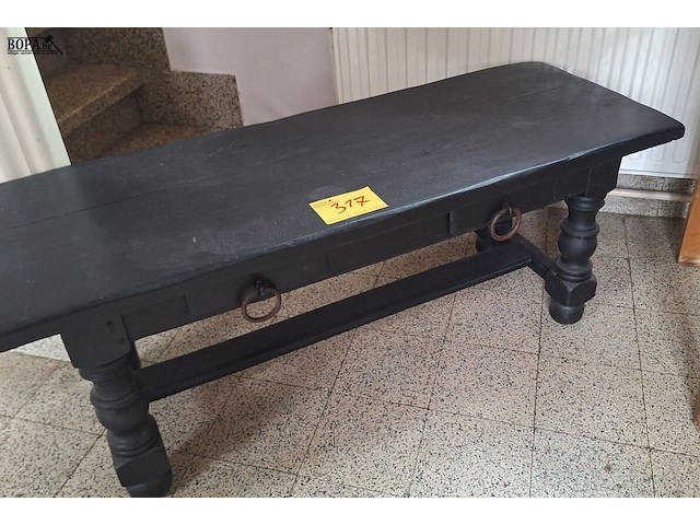 Lot 317 - zwarte houten salontafel - afbeelding 2 van  2