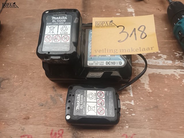Lot 318 - lader en accu’s makita - afbeelding 1 van  3