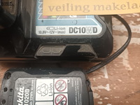 Lot 318 - lader en accu’s makita - afbeelding 2 van  3