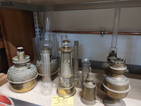 Lot 318 - olie lampen en mijnwerkerslampen - afbeelding 1 van  3