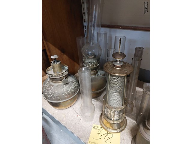 Lot 318 - olie lampen en mijnwerkerslampen - afbeelding 2 van  3