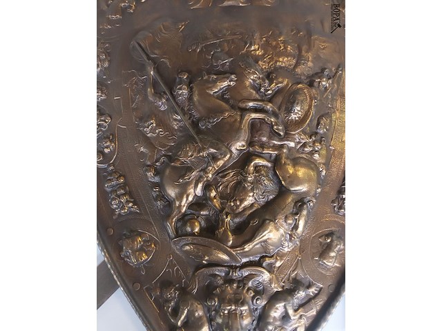 Lot 318 - sierschild met zwaarden - afbeelding 2 van  4