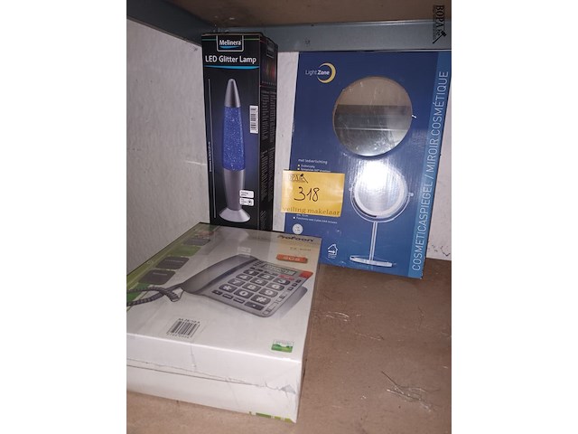 Lot 318 - telefoon, spiegel en lamp - afbeelding 1 van  3