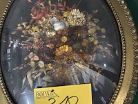 Lot 318 - vintage wanddecoratie bloemen - afbeelding 2 van  2