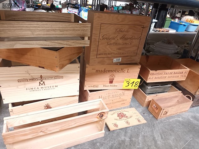 Lot 318 - wijnkistjes en houten bakjes. 14 stuks - afbeelding 1 van  4