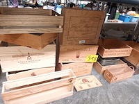 Lot 318 - wijnkistjes en houten bakjes. 14 stuks - afbeelding 1 van  4