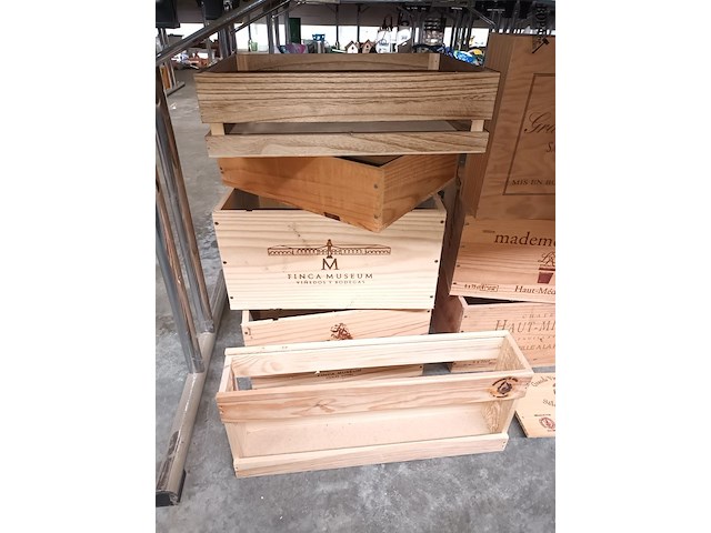 Lot 318 - wijnkistjes en houten bakjes. 14 stuks - afbeelding 2 van  4