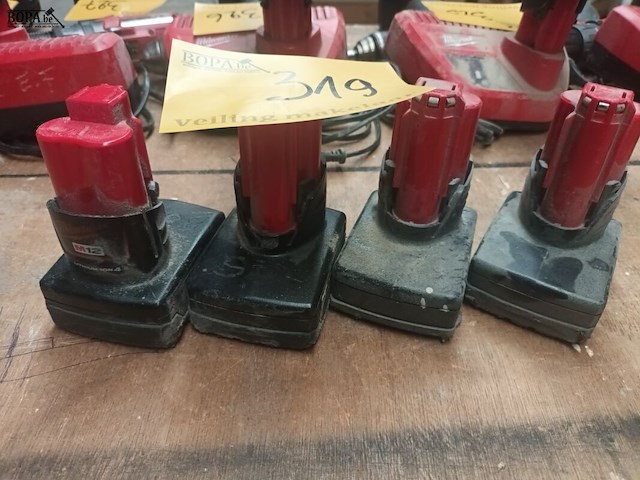 Lot 319 - accu’s milwaukee. 4 stuks - afbeelding 2 van  4